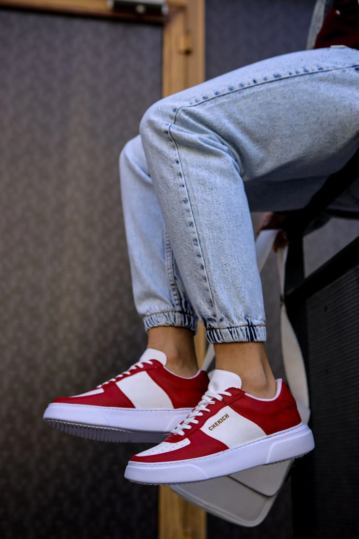 Red Sneaker CH087
