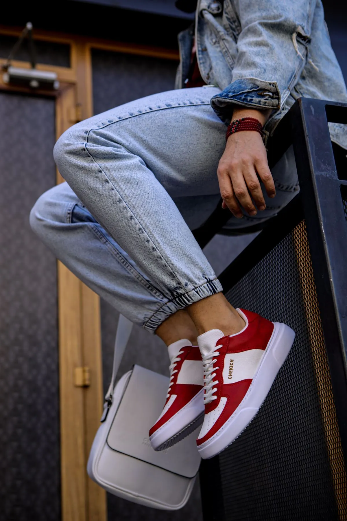 Red Sneaker CH087